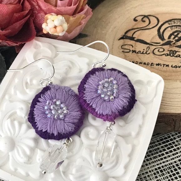 Organic looking handmade embroidery earrings - Picture 6 of 7